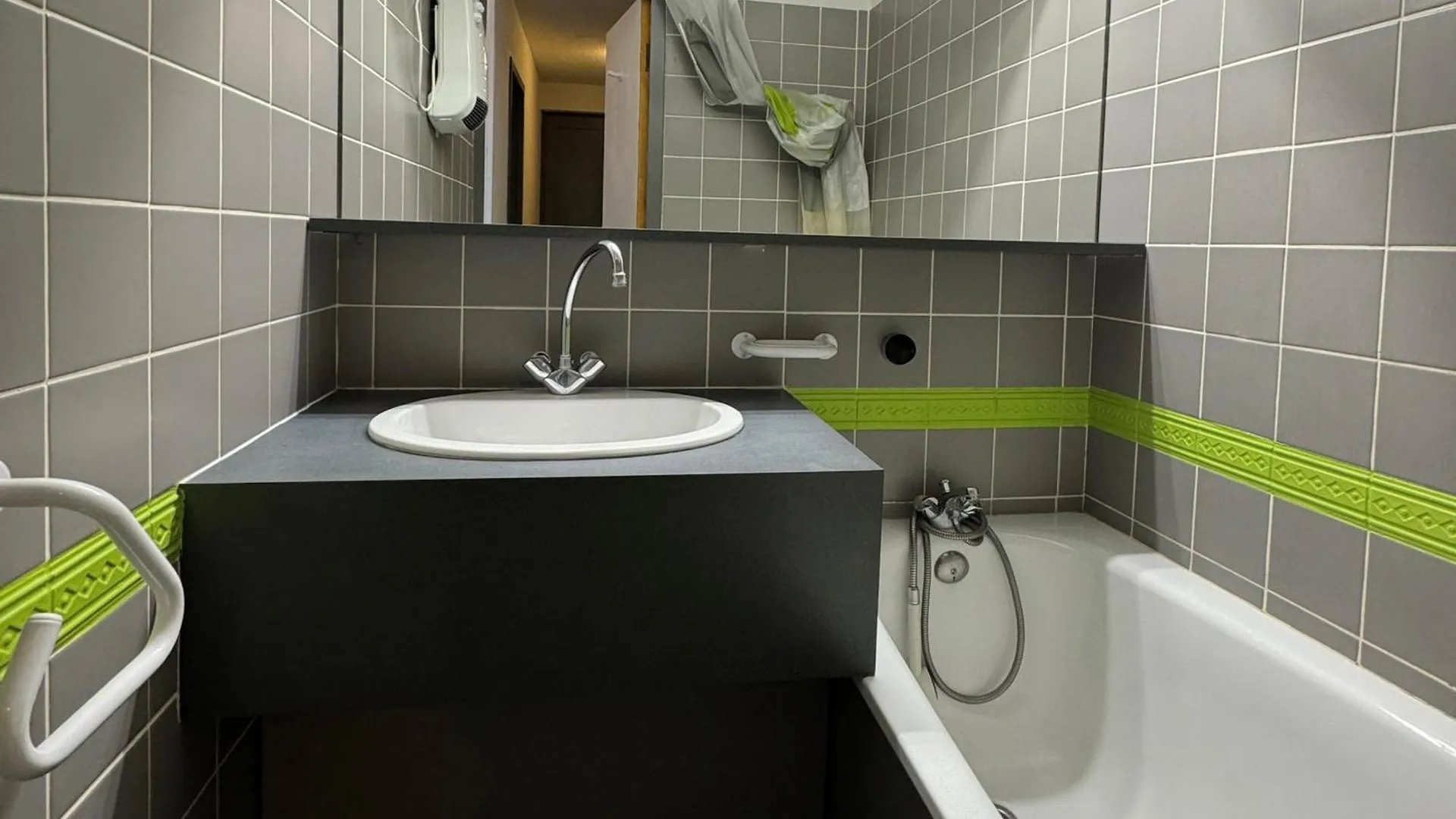 Appartement Cosy Au Pied Des Pistes Avec Balcon Et Wifi - Fr-1-181-2151 La Plagne-Tarentaise 0*,  France